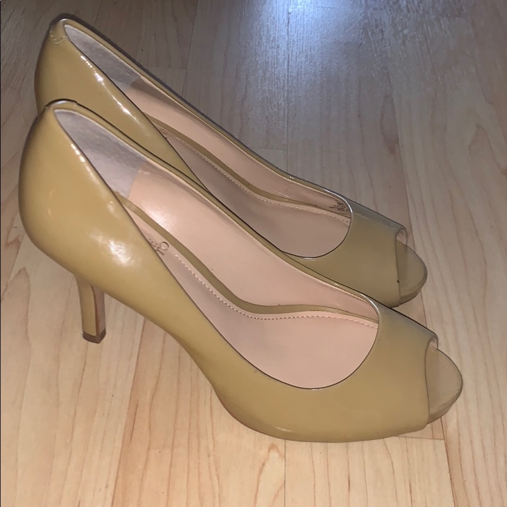 Shoes - Picture 2 of 8
